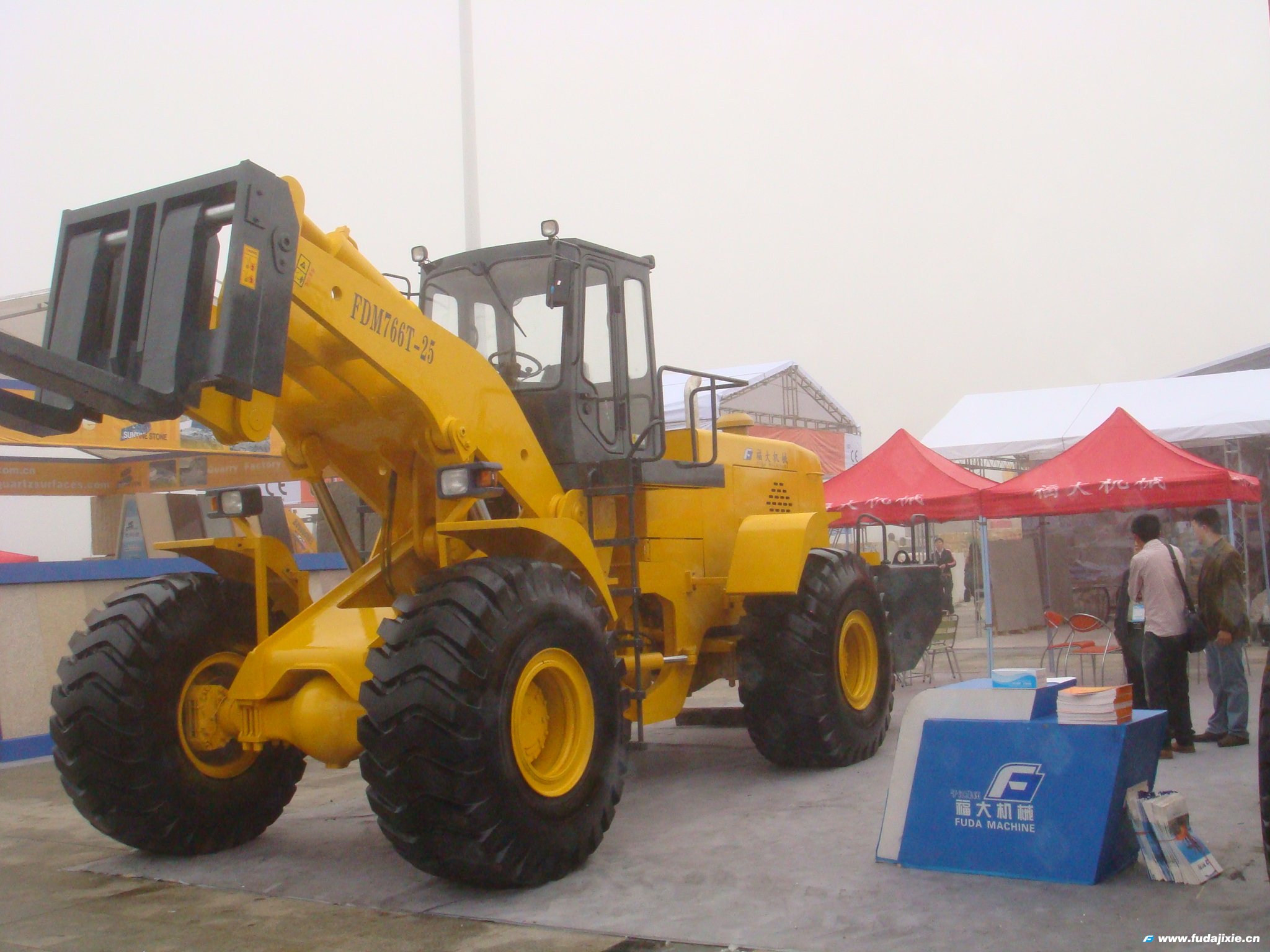 福大25吨叉装车FDM766T-25亮相2011年厦门乐动官方端网站登录入口-乐动（中国）